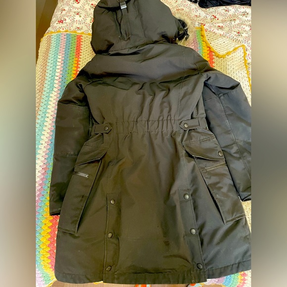 Canada Goose Women’s Kinley Parka - Picture 5 of 11